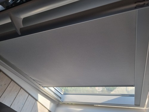 Roll blind for - for, velux